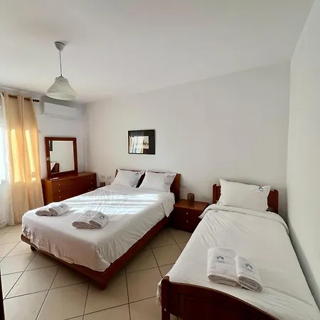 Balkon Bliss - Modern 1-br In Central Τίρανα