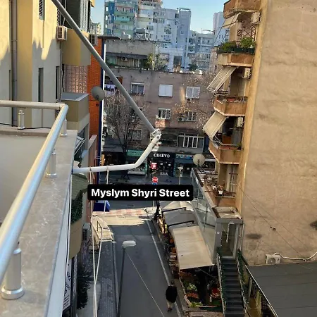 Balkon Bliss - Modern 1-br In Central Διαμέρισμα Τίρανα