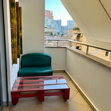 Balkon Bliss - Modern 1-br In Central Διαμέρισμα